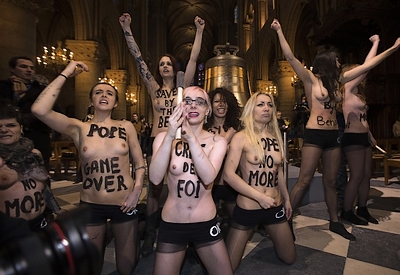 Femen à Notre-Dame le 12 février 2013 -2