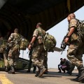 Les militaires français interviennent au Mali...