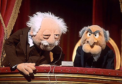 http://www.laplumeagratter.fr/wp-content/uploads/2013/03/Statler-et-Waldorf-les-vieux-Muppets-se-foutent-bien-du-jeunisme-ambiant...jpg