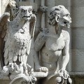 Un aigle et une gargouille... Dominique Venner et Renaud Dély à jamais à Notre Dame de Paris