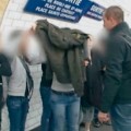 Une scène quasi quotidienne d'interpellation de mineures roms dans le métro parisien
