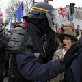 Manif pour Tous, les robocops de Manuel Gaz en action...