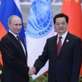 Magnifique résultat les sanctions occidentales voulues par sles Etats-Unis pousse la Russie dans les bars de la Chine..