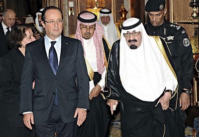 François Hollande avec le Roi d'Arabie Saoudite, ou quand l'Occident des Droits de l'homme (sic) lèche léchait les babouches d'un des pires dicateurs de la planète...