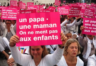 Slogan homophobe écoeurant