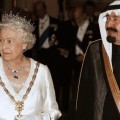 A côté de la reine Elizabeth II, le Roi Abdallah faisiat presque figure de SDF...