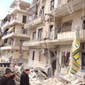 Monseigneur Jeanbart dans un quartier dévasté d'Alep..