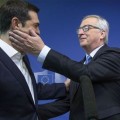 Juncker et la carpette Tsipras l'image qui dit tout de la trahison invraisemblable