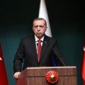La Turquie d'Erdogan, membre de l'OTAN et pyromane du Moyen-Orient, bombarde illégalement les kkurdes dans le nord de la Syrie