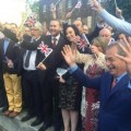 Nigel Farage et les partisans du Brexit fêtent leur victoire..