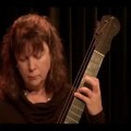 La femme est l’avenir de la guitare : chaconne de la partita N° 2 BWV 1004 de Bach par Raphaella Smits