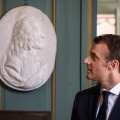 Macron, lors de sa visite dans la maison de Voltaire à Ferney